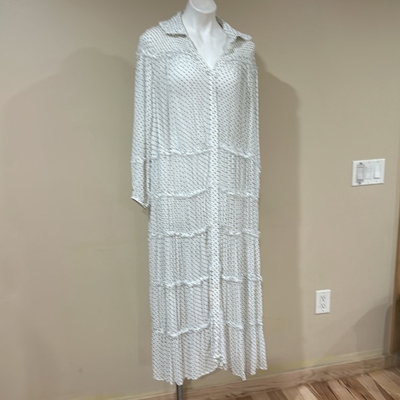 Anthropologie Long-Sleeve Smocked Tiered Maxi Dress Polka Dot Relax - Picture 4 of 6